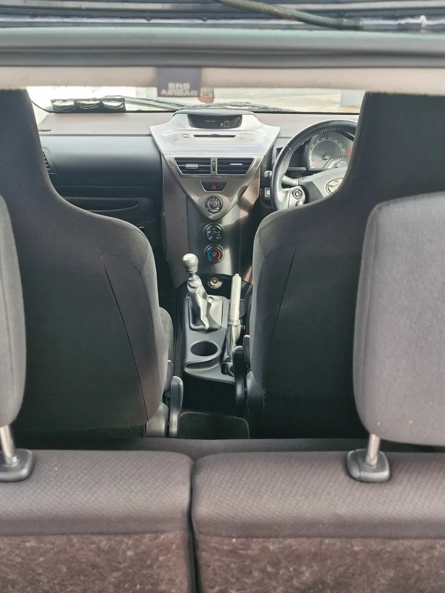 Toyota iQ 2009 - Image 2