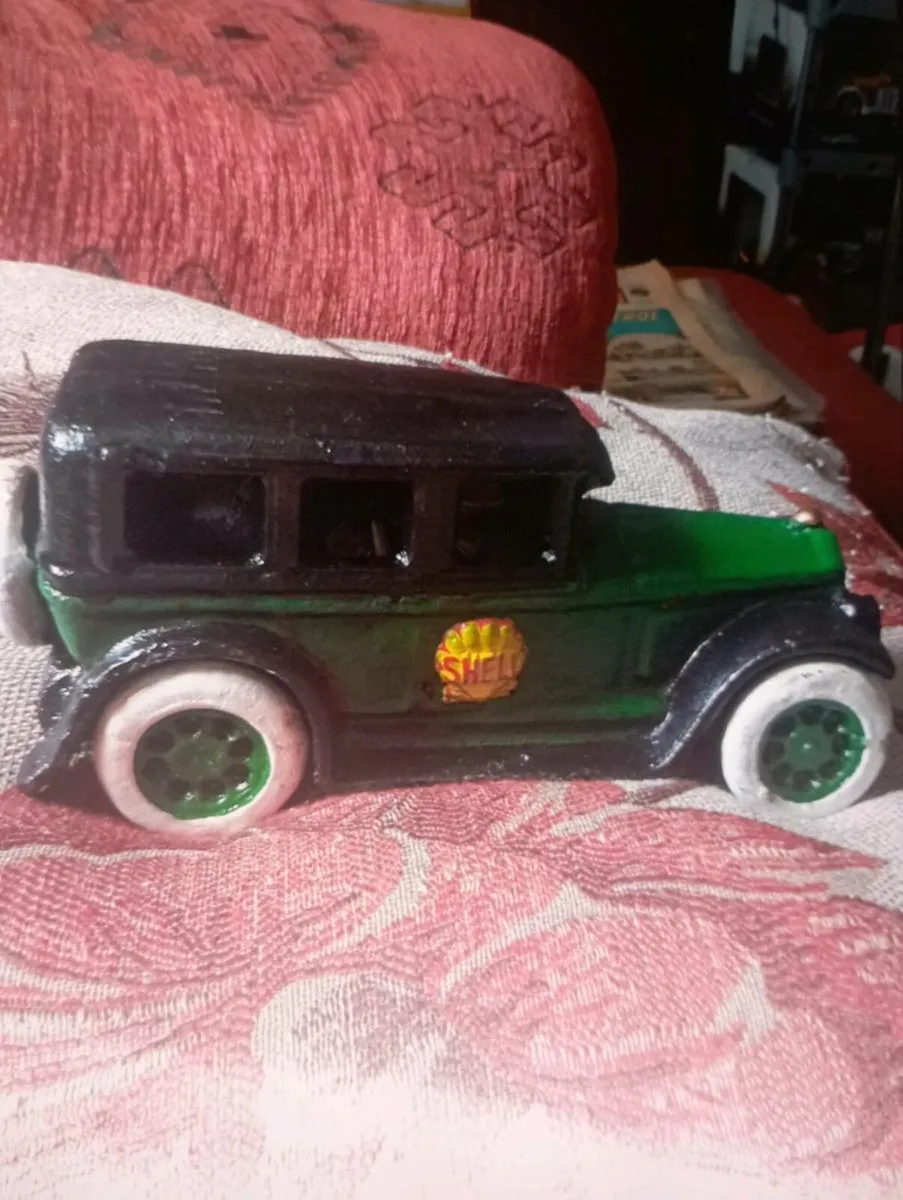 VINTAGE RETRO STEEL FORD MODEL T  SHELL CAR. - Image 1