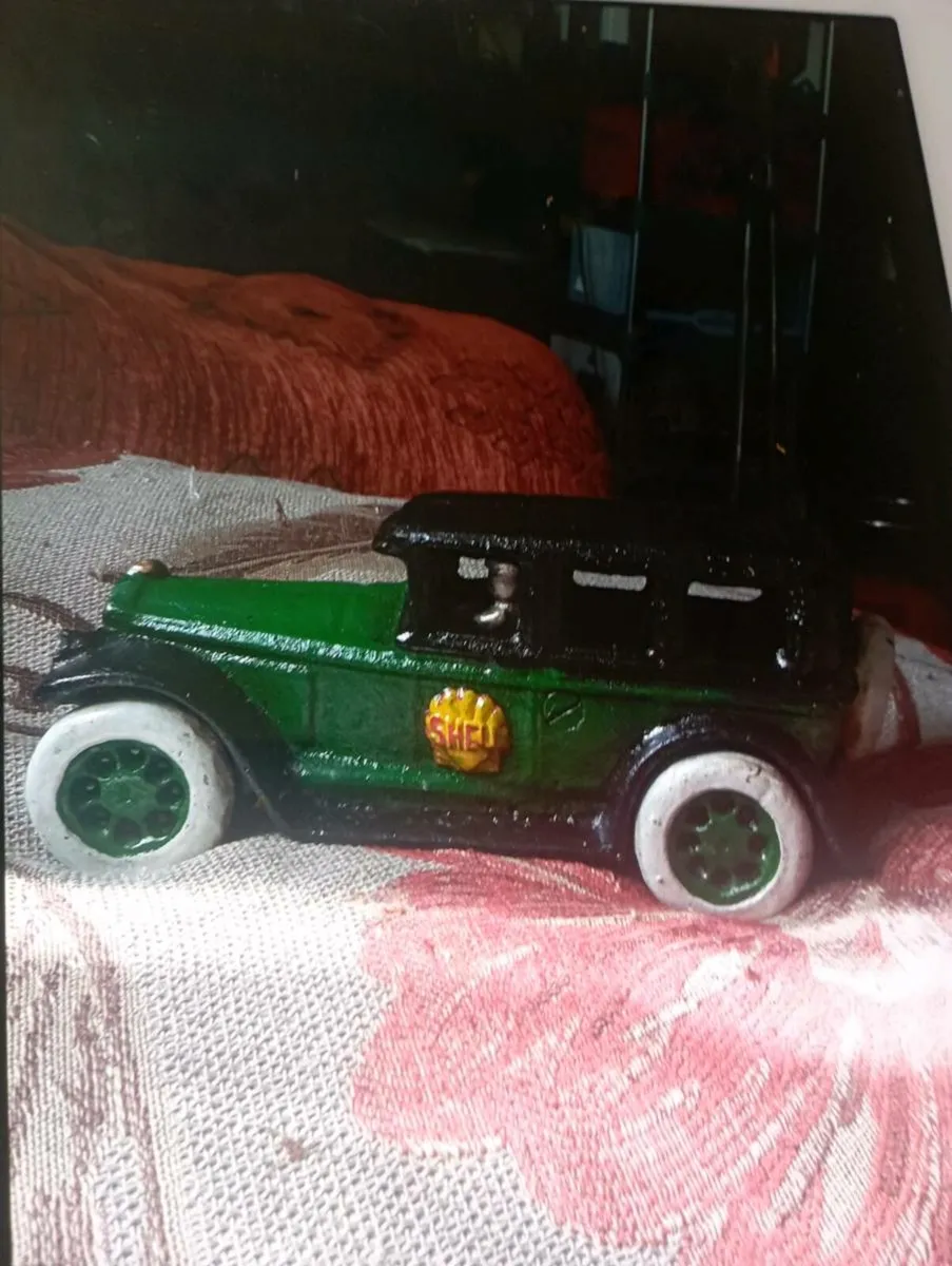 VINTAGE RETRO STEEL FORD MODEL T  SHELL CAR. - Image 3