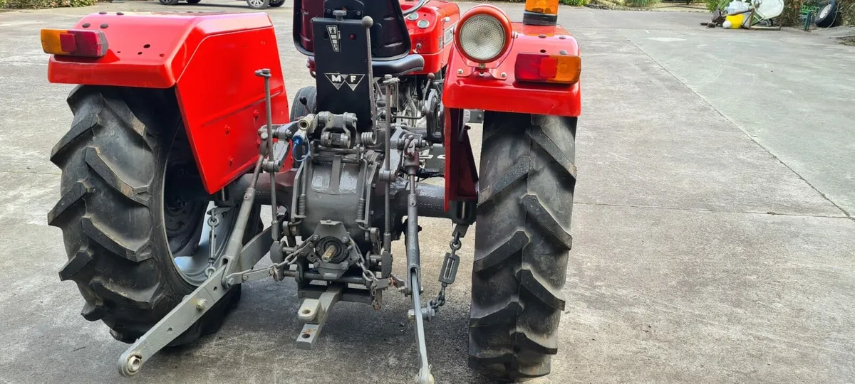 Massey 240 - Image 3