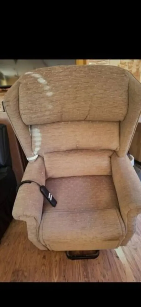 Electric riser recliner armchair - Image 3