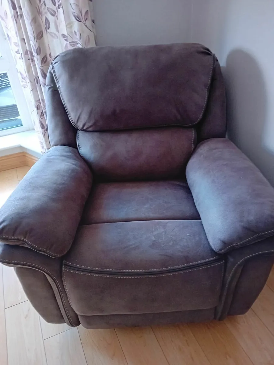 Sofa and armchairs - Image 1