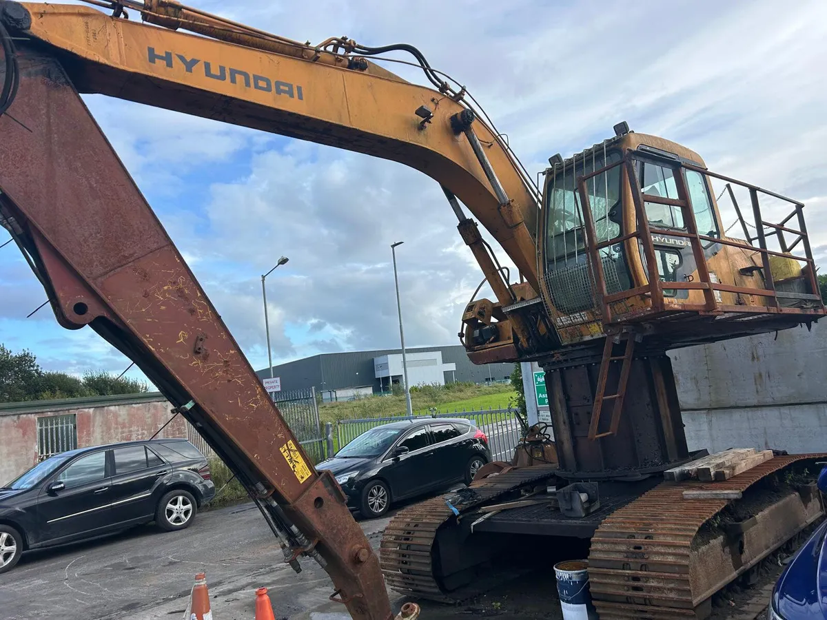 Hyundai 180 Raised Scrap Handler - Image 1