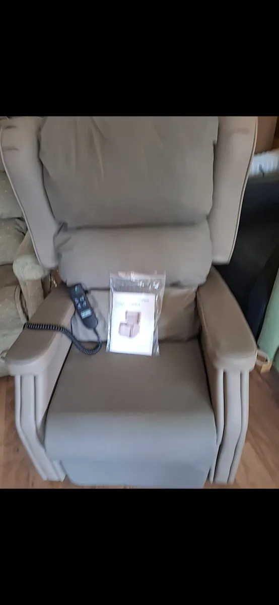 Electric riser recliner armchair - Image 1