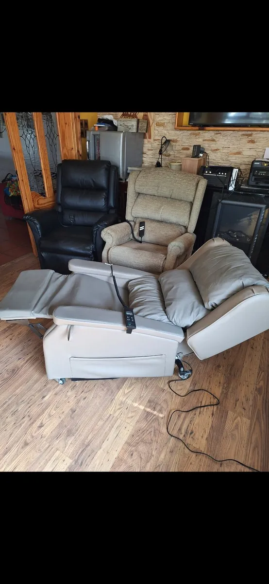 Electric riser recliner armchair - Image 4