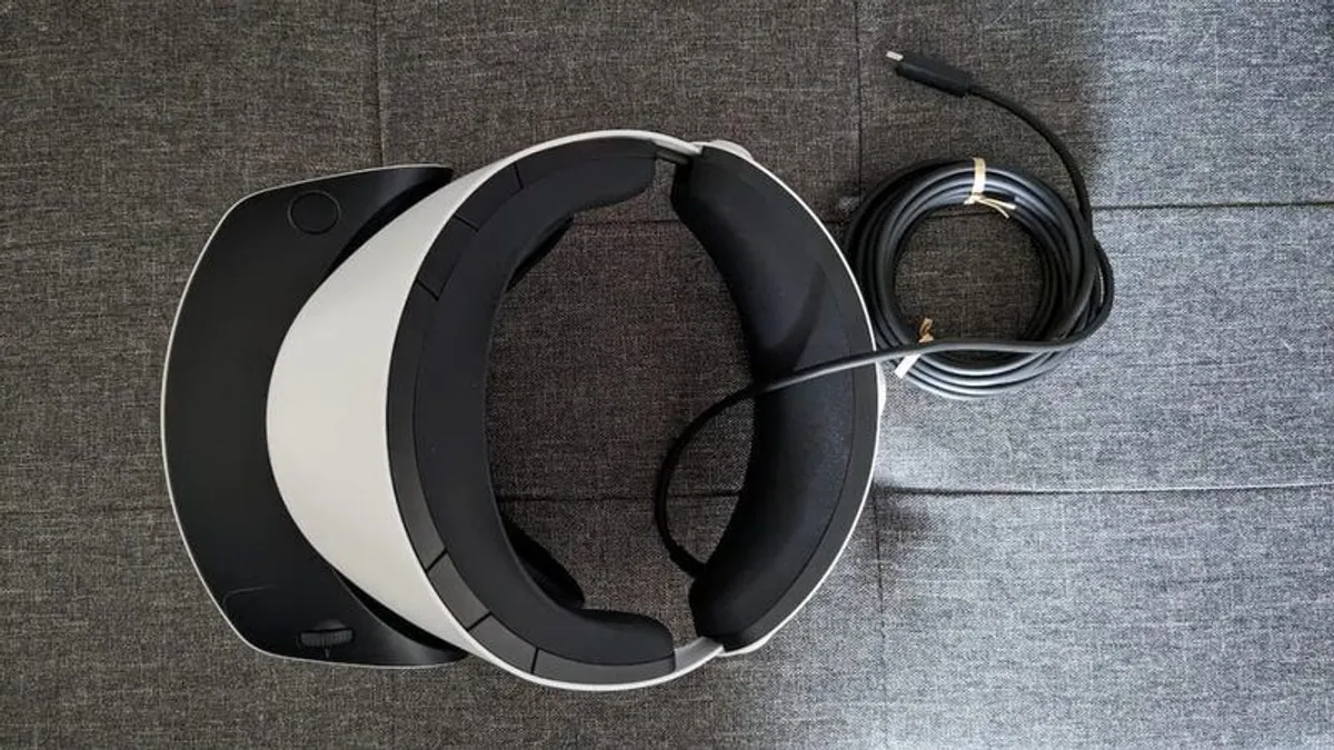 PS VR2 + Resident Evil Village Disc - Image 2
