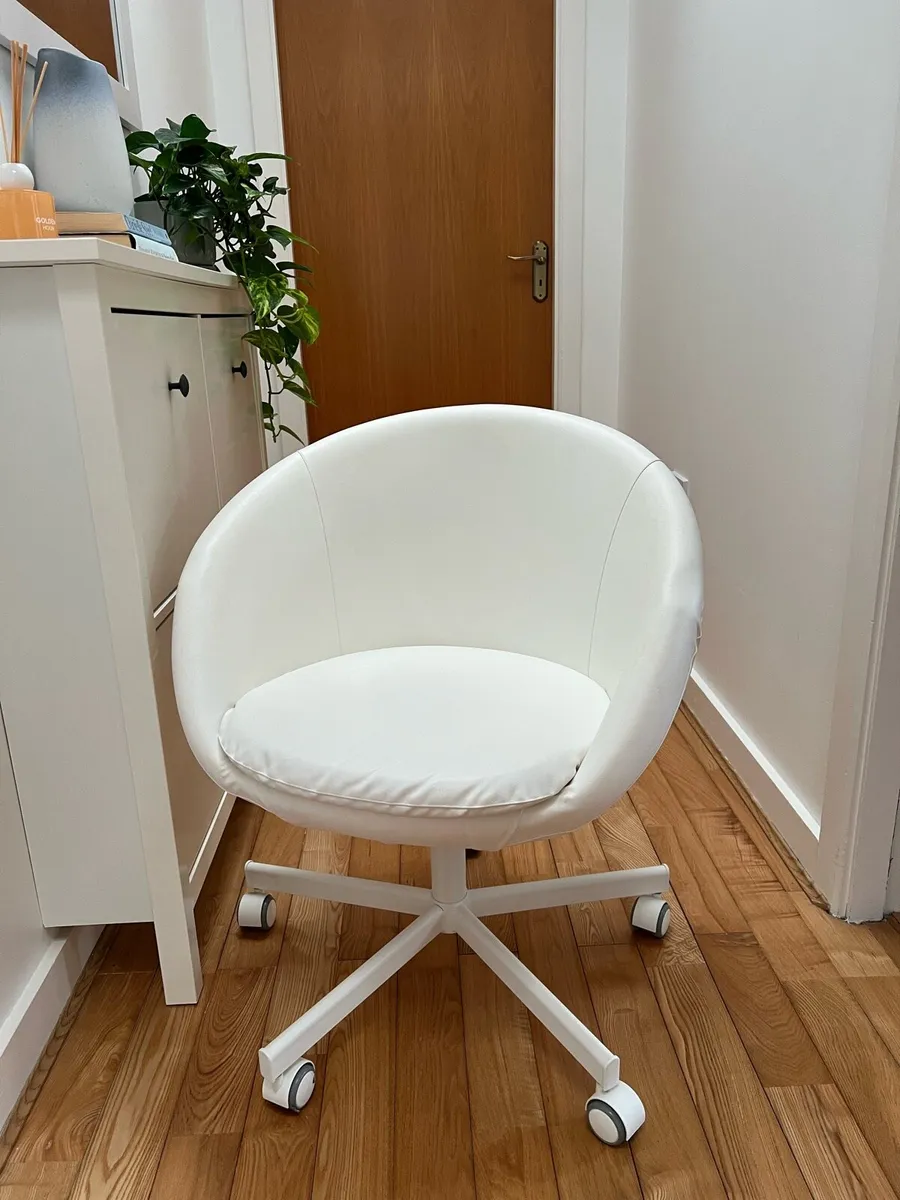 Office chair - Image 1