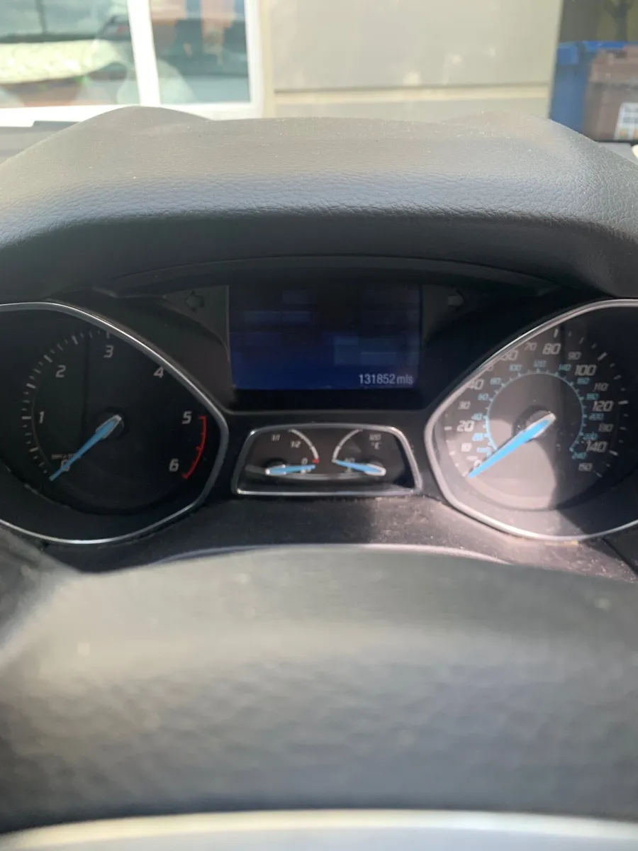 Ford Focus 2011 - Image 2