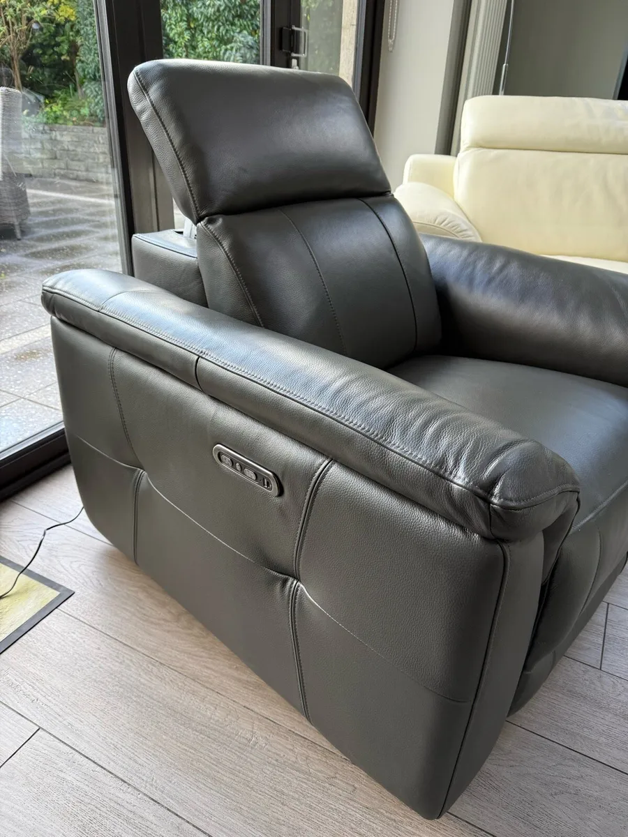 Leather recliner chair - Image 3