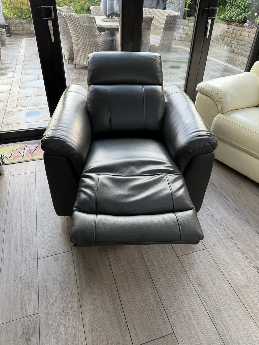 Leather recliner chair - Image 4