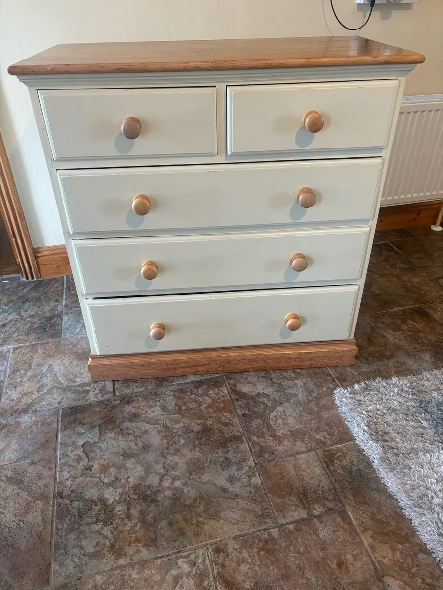 Solid pine wardrobe and chest of drawers - Image 1