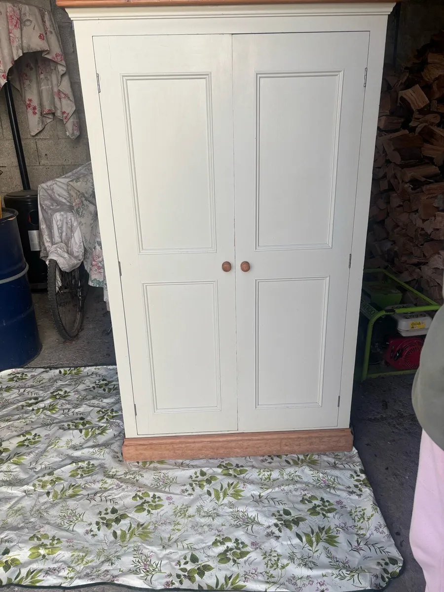 Solid pine wardrobe and chest of drawers - Image 2