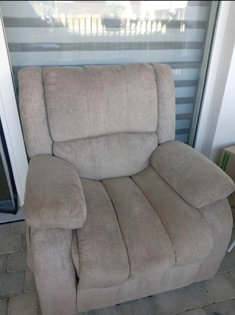 maxi comfort rise and recline chair - Image 1