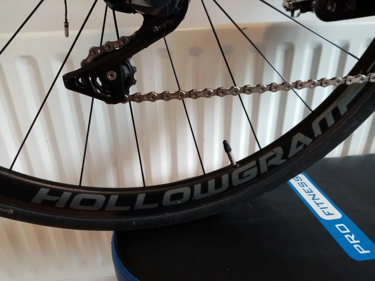 Focus Izalco race carbon 9.8 - Image 2