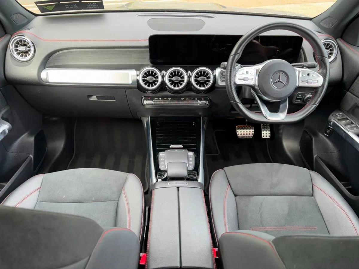 Mercedes-Benz EQB Sunroof 300 AMG Line Premium 4m - Image 2
