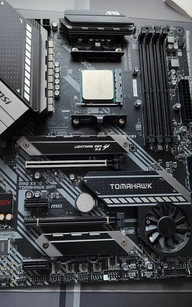 Msi X570 Tomahawk WiFi - Image 2