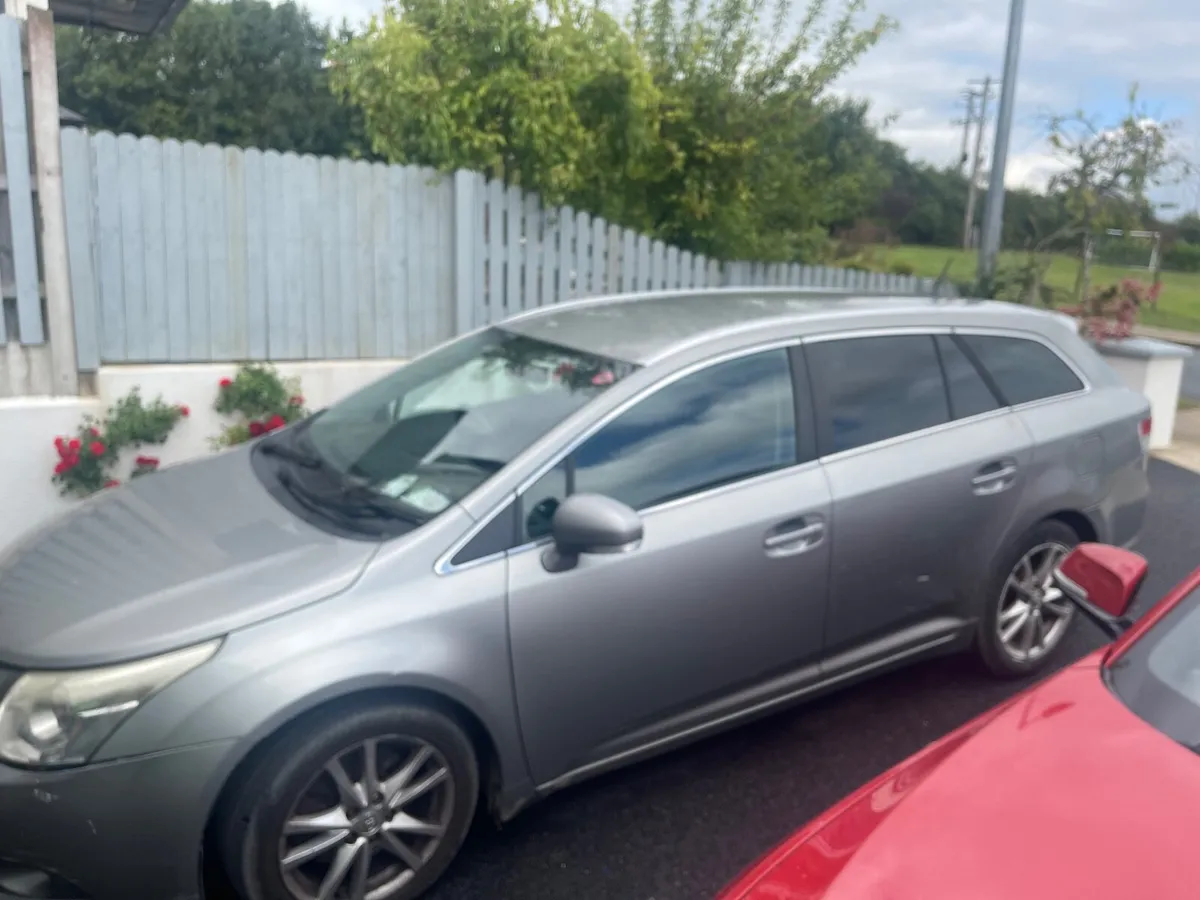 Toyota Avensis 2010 - Image 1