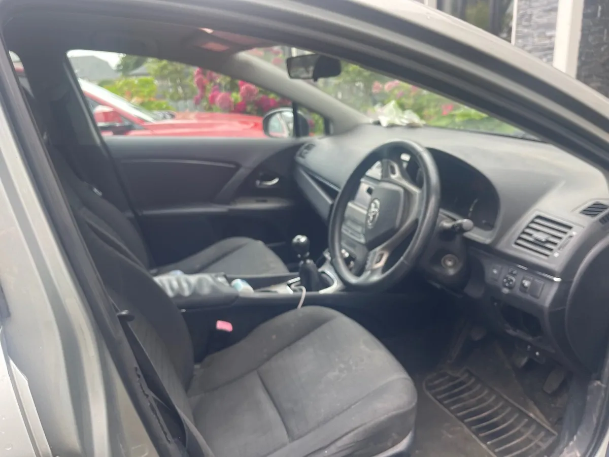Toyota Avensis 2010 - Image 4