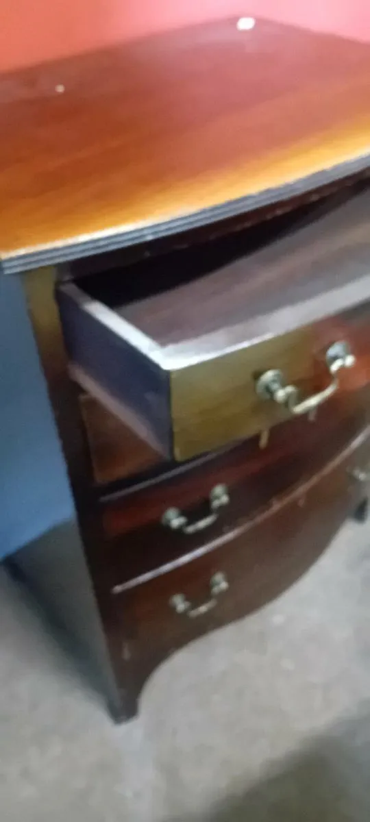 Antique Mahogany Bow Fronted Chest Of Drawers - Image 2