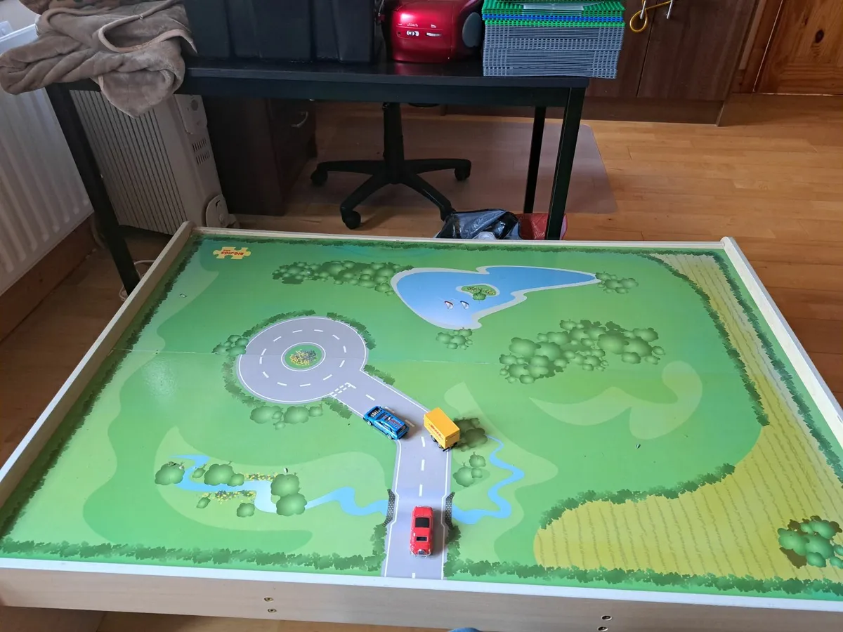 BIG JIGS RAIL PLAY TABLE - Image 4