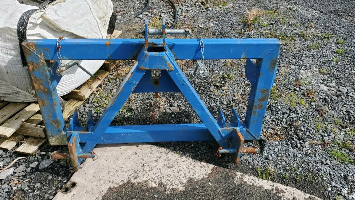 3 point linkage converter to euro brackets - Image 1