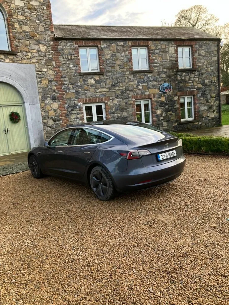 Tesla Model 3 2020 - Image 2