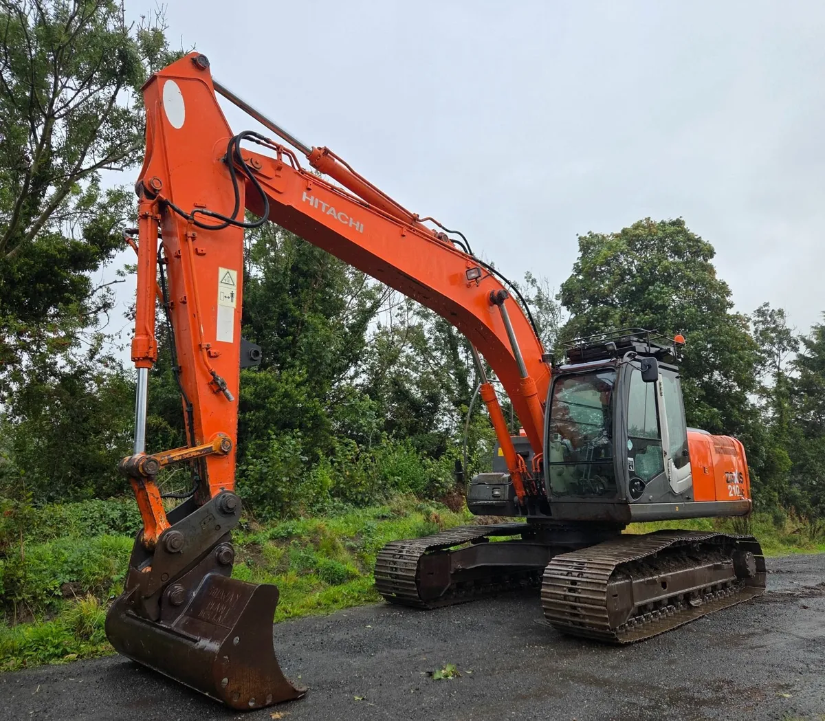 Hitachi ZX210LC-3 Digger Excavator - Low Hours! - Image 1