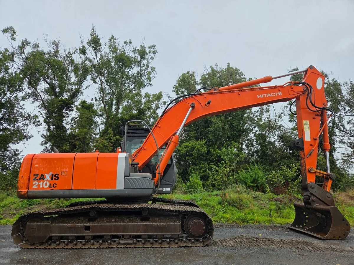 Hitachi ZX210LC-3 Digger Excavator - Low Hours! - Image 4
