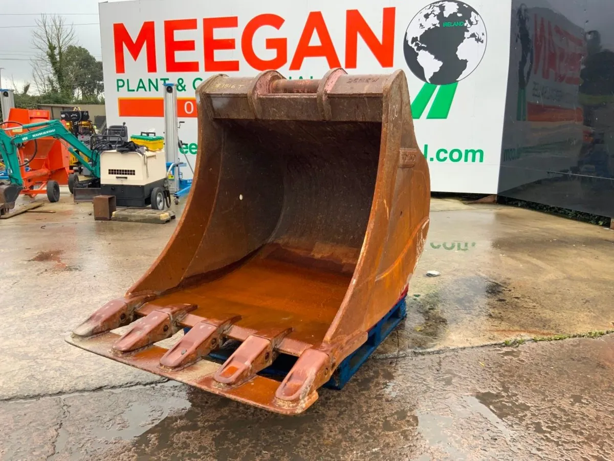 48" VOLVO DIGGING BUCKET.....100mm PINS......1516. - Image 2