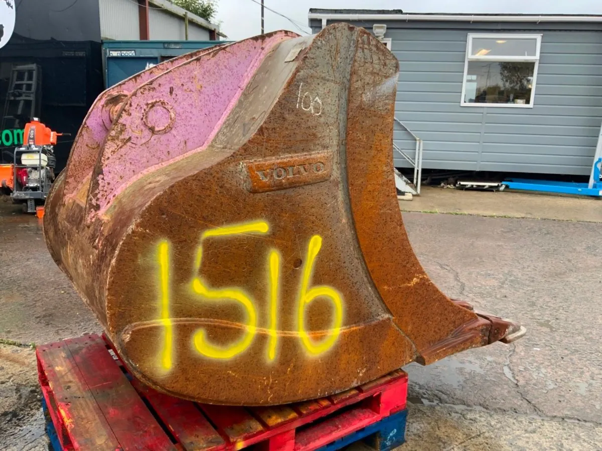 48" VOLVO DIGGING BUCKET.....100mm PINS......1516. - Image 4