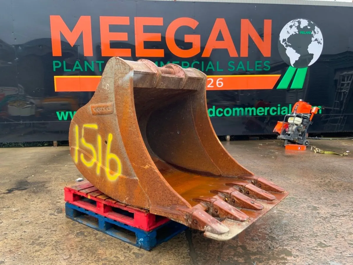 48" VOLVO DIGGING BUCKET.....100mm PINS......1516. - Image 1