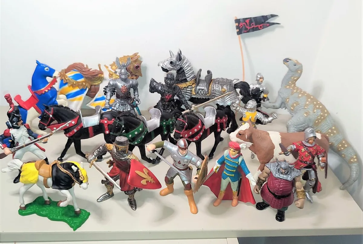 Collection of Vintage Horses Soldiers etc chap mei - Image 1