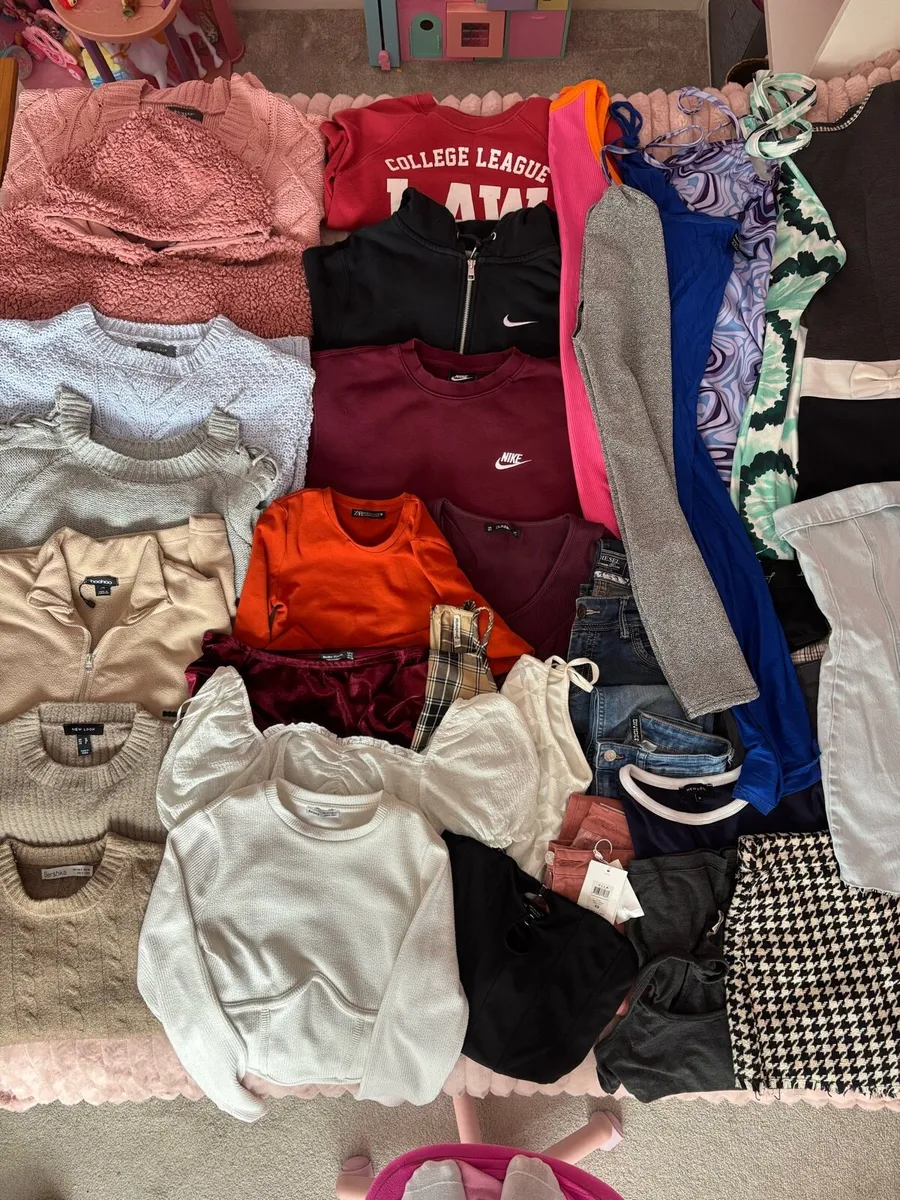 Girls clothes bundle size xs/s - Image 1