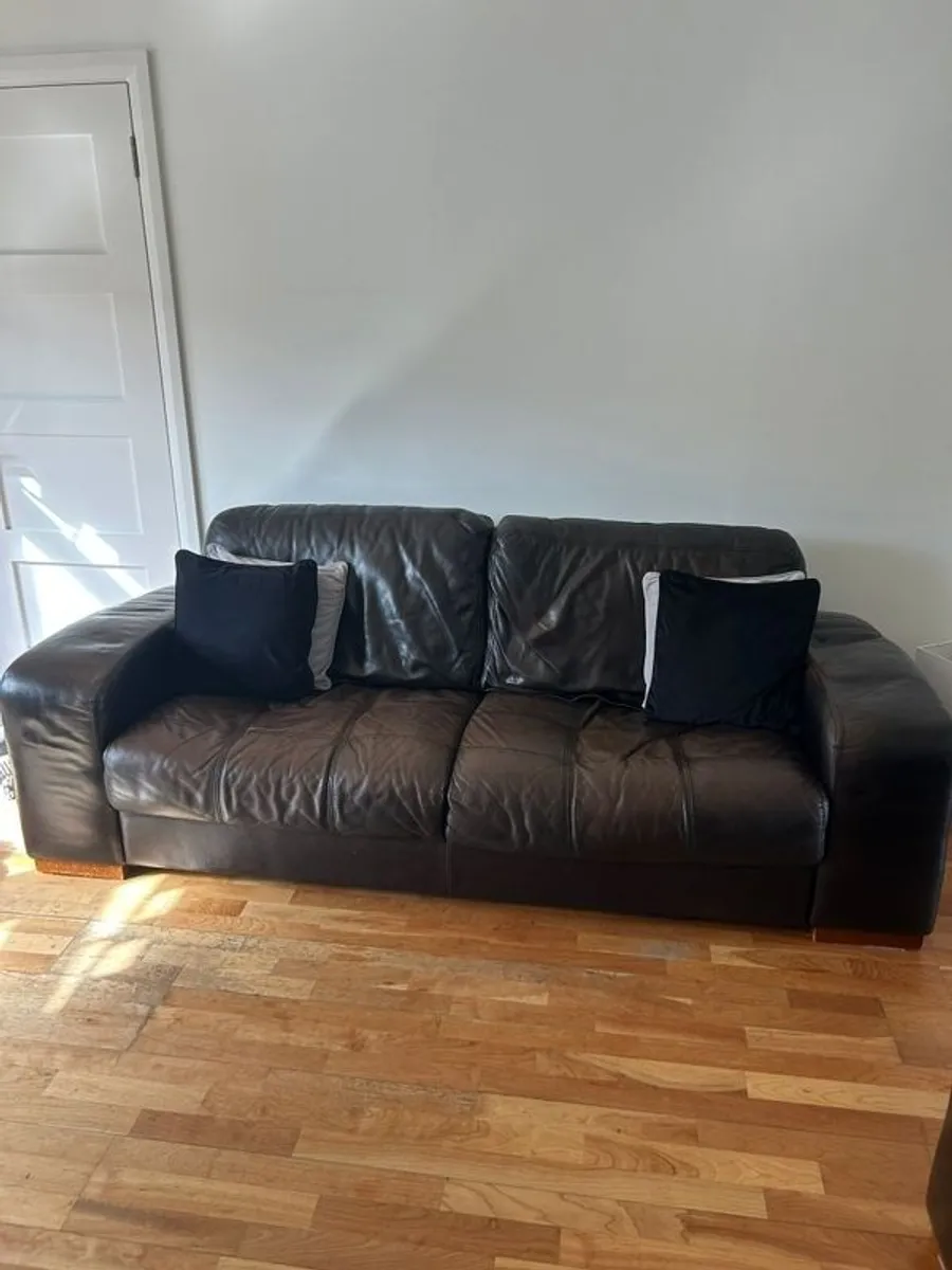 2 Seater + 3 Seater - Image 4