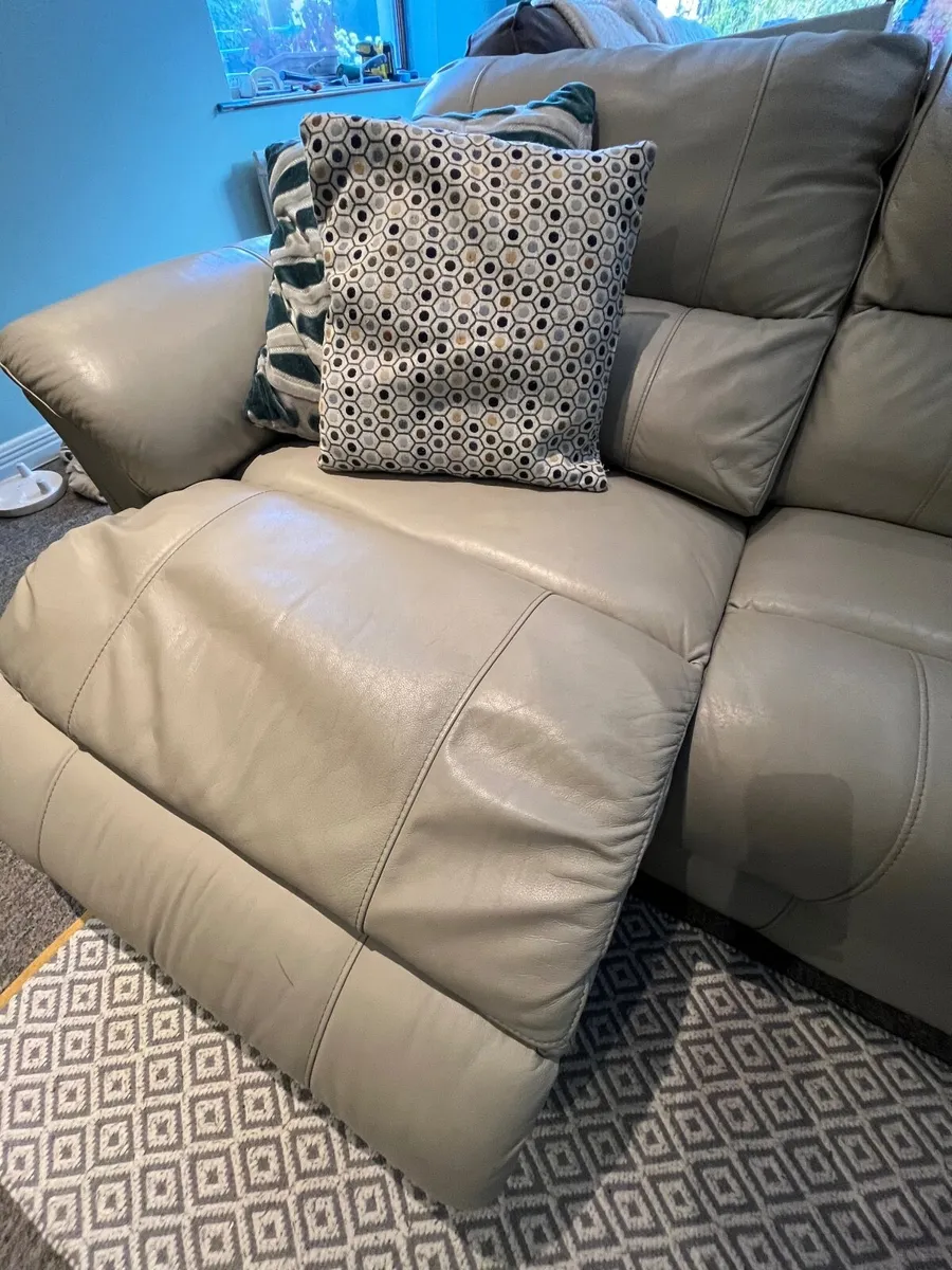 Leather couch - Image 3