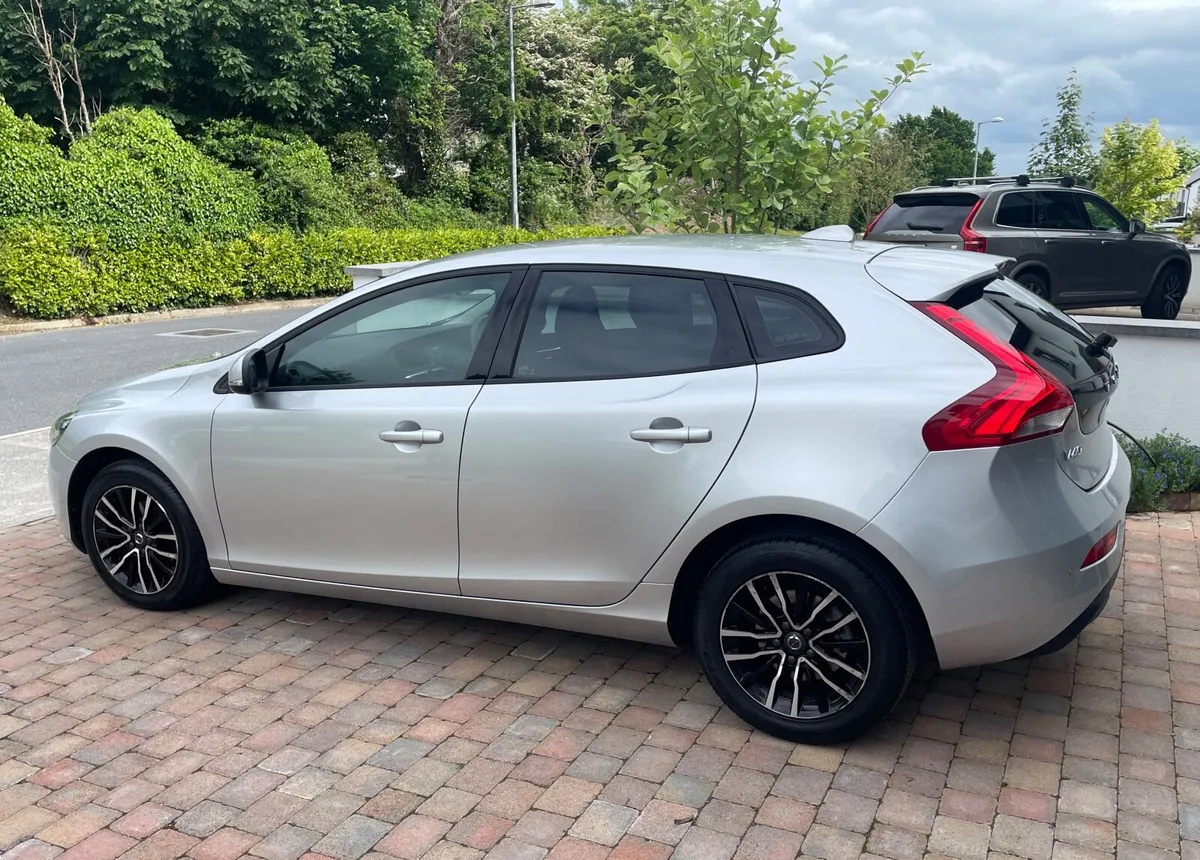 Volvo V40 - Image 4