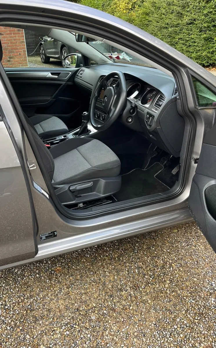 Volkswagen Golf - Image 4