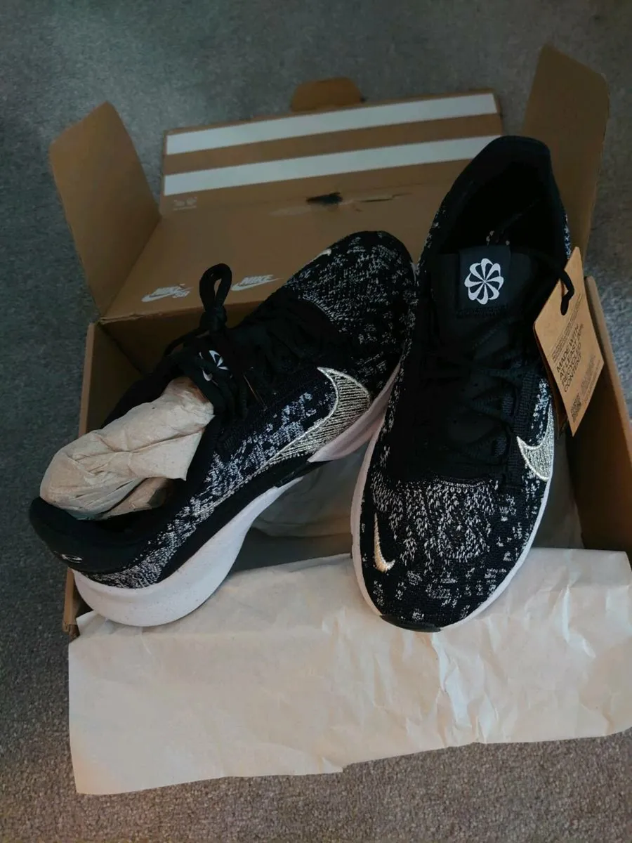 Nike flynit runners - Image 1