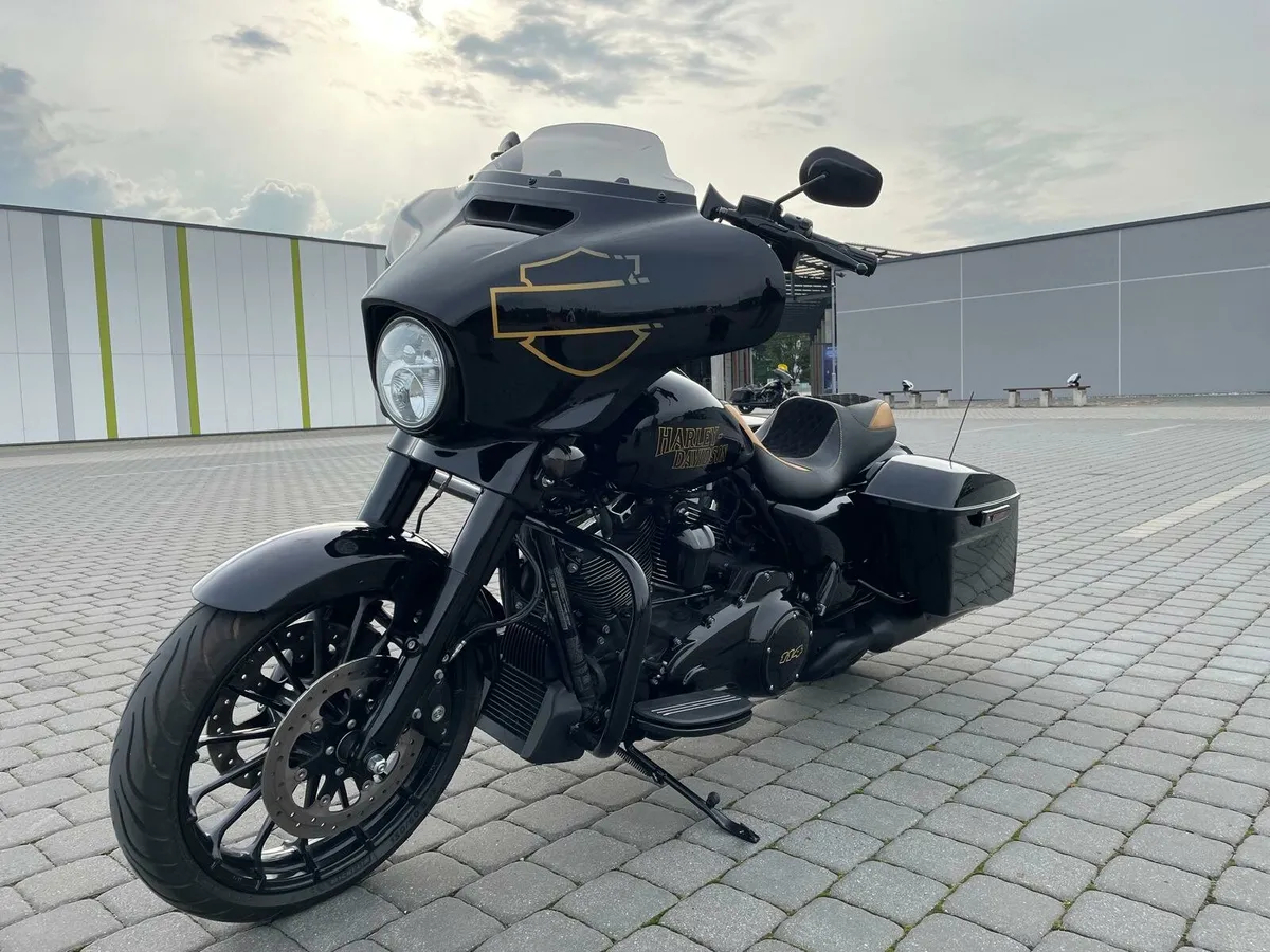 Harley Davidson street glide - Image 1