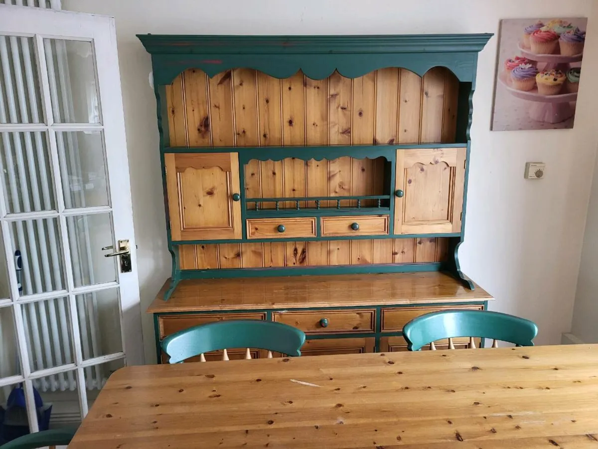 Dresser table and chairs - Image 3