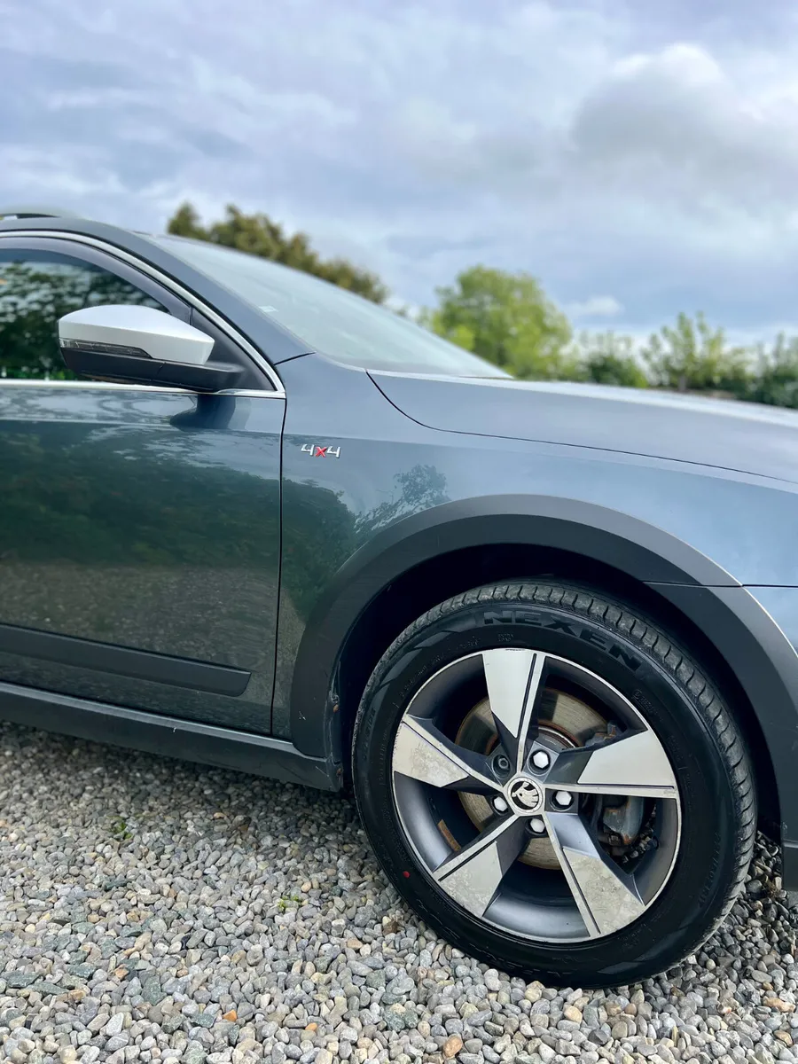 2016 Skoda Octavia Scout 4x4 184hp Auto - Image 3
