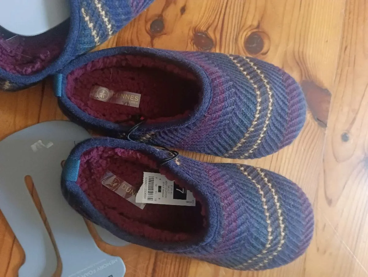 2pairs Dunnes store's mens,boys slippers 7. - Image 2