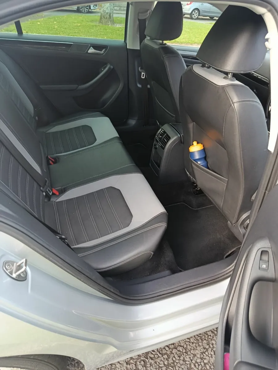 Volkswagen Jetta 2016 - Image 2
