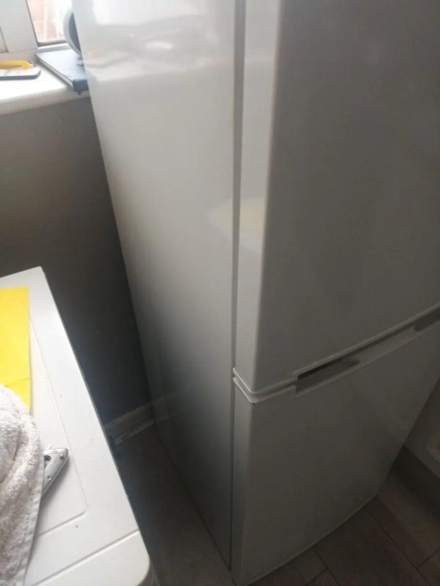 PowerPoint Fridge Freezer - Image 3