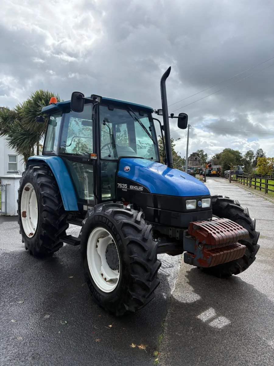 New Holland 7635  Tractor - Image 1