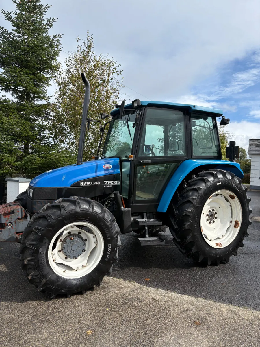 New Holland 7635  Tractor - Image 2