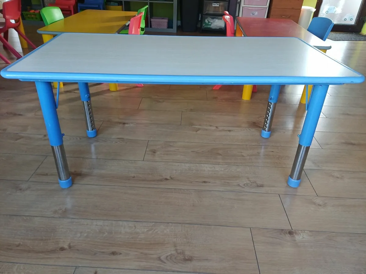 Children s table and chairs - Image 3