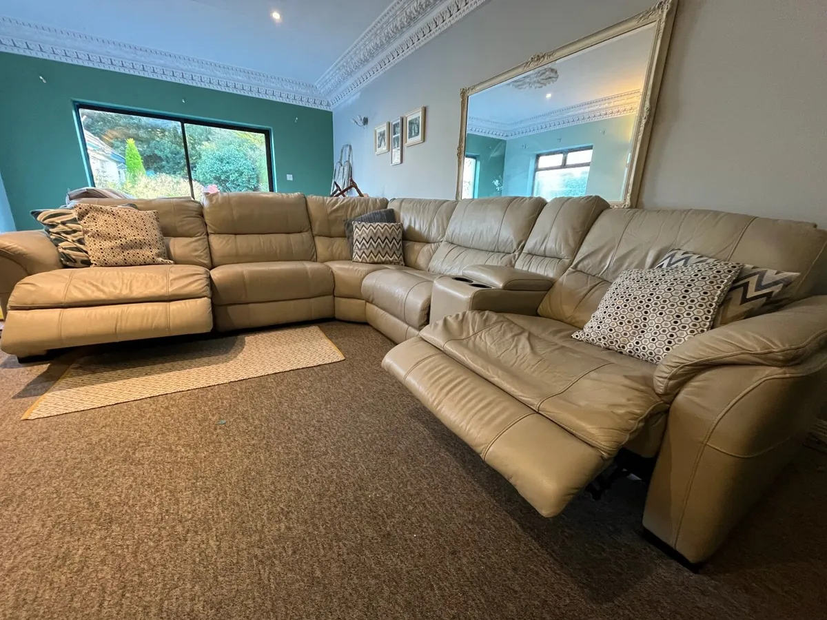 Leather couch - Image 4