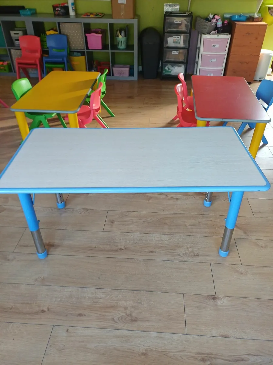Children s table and chairs - Image 4