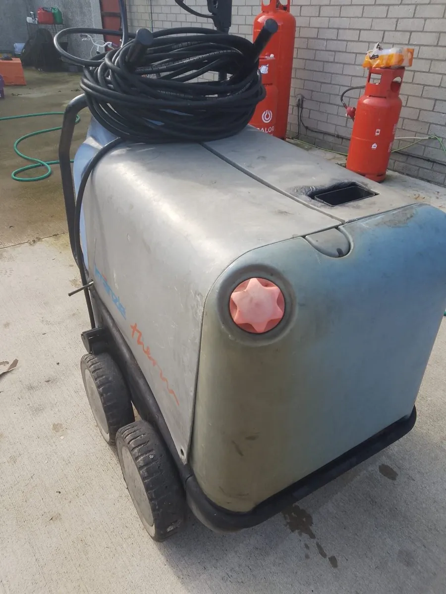 Kranzle hot and cold diesel pressure washer - Image 2